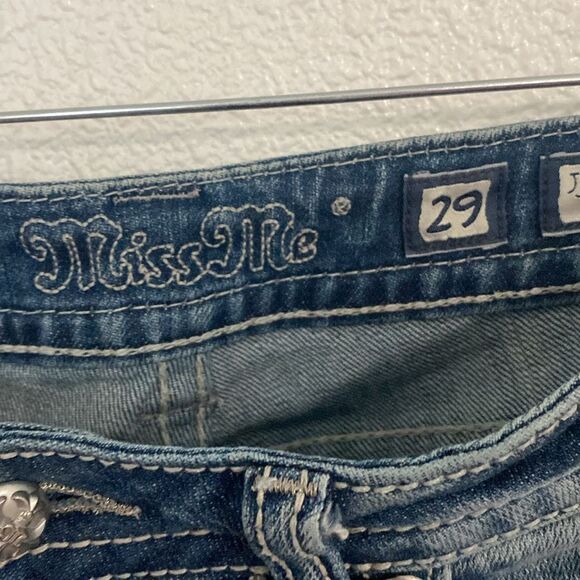 Miss Me- Low rise medium Wash Carpi pants- Size 29 - Picture 7 of 9